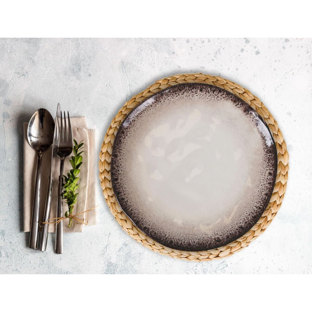 Barx Iberica irregular shape 32.5cm dinner plate