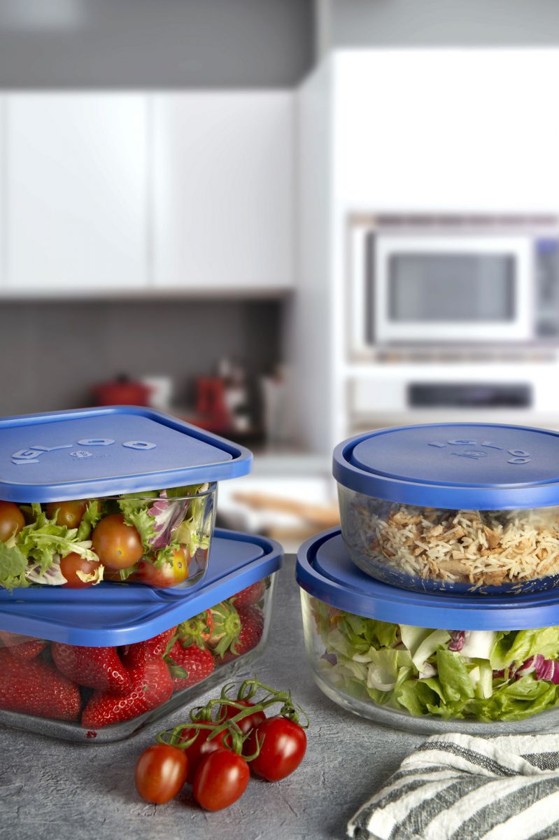 Borgonovo Igloo Square 1.8L glass container with blue lid, showing greens, berries, rice
