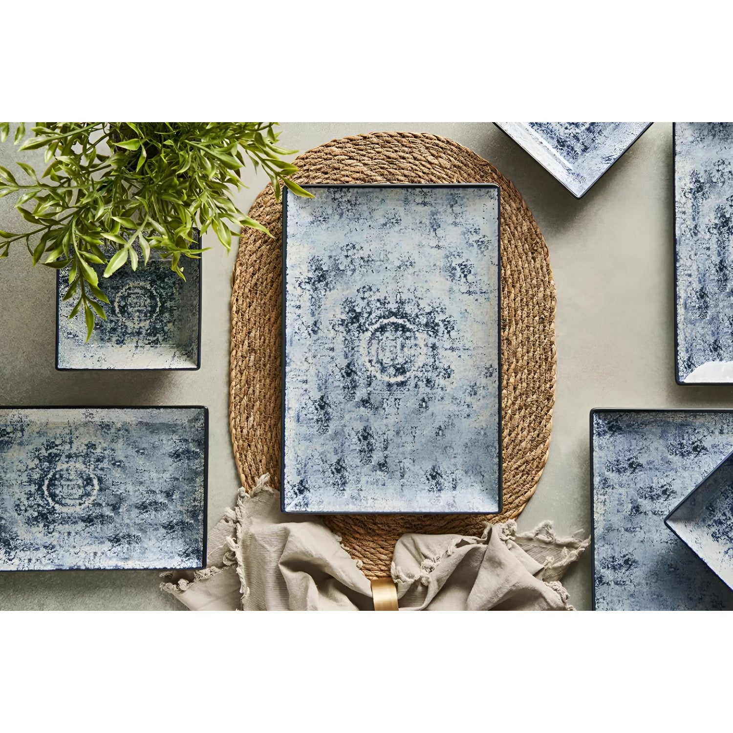 Rectangular decorative trays with distressed pattern for Electra 32cm dinner plates in Blue