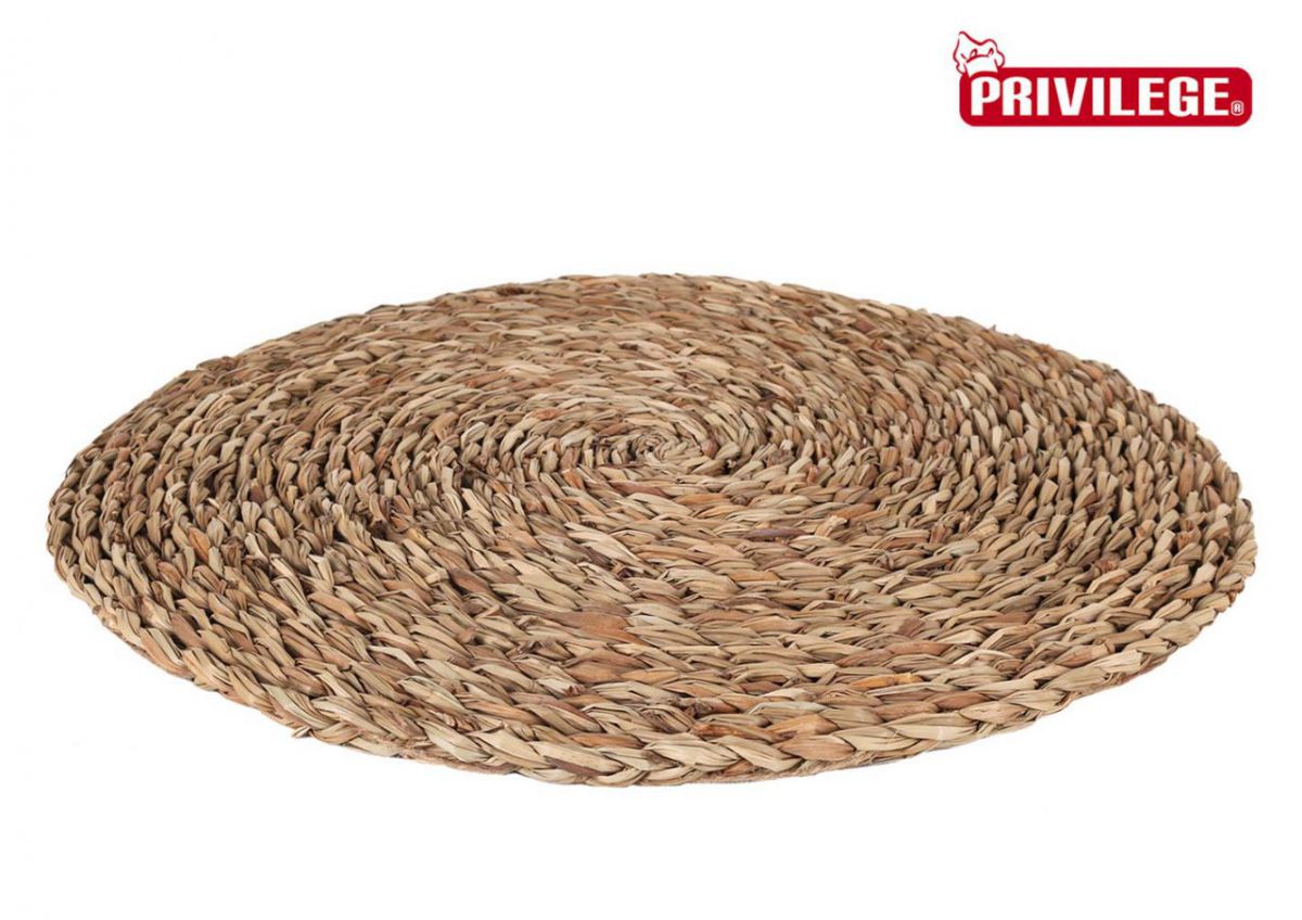 Round natural fiber wicker placemat with spiraled weave, 45cm diameter