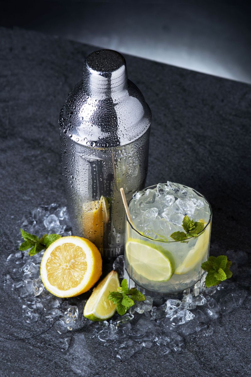 Stainless steel cocktail shaker 550ml My Bar Gourmet with mojito and fresh lime mint