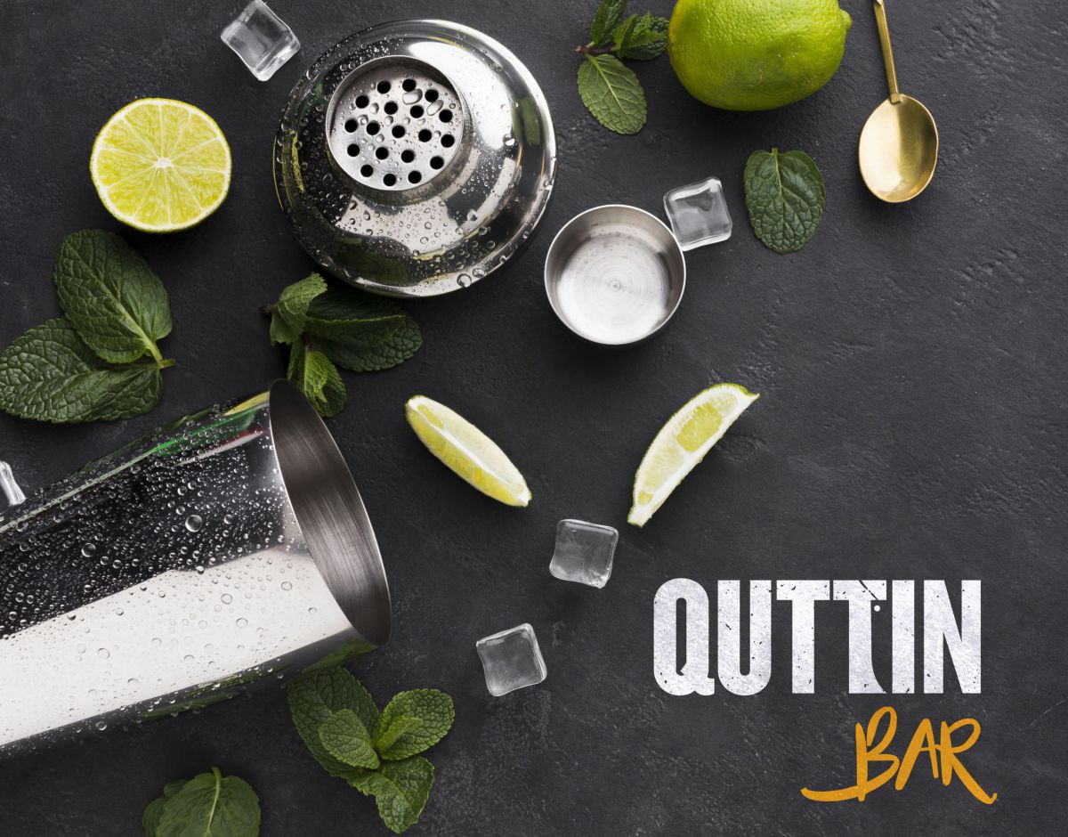 Stainless steel cocktail shaker and mixing accessories for the Quttin Bar 750ml